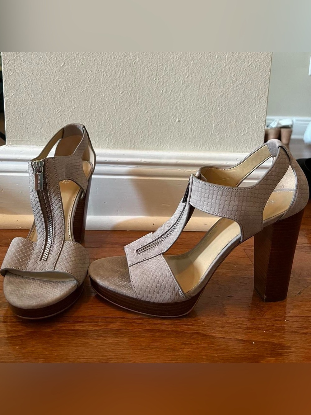 Women's Taupe Textured Platform Sandal